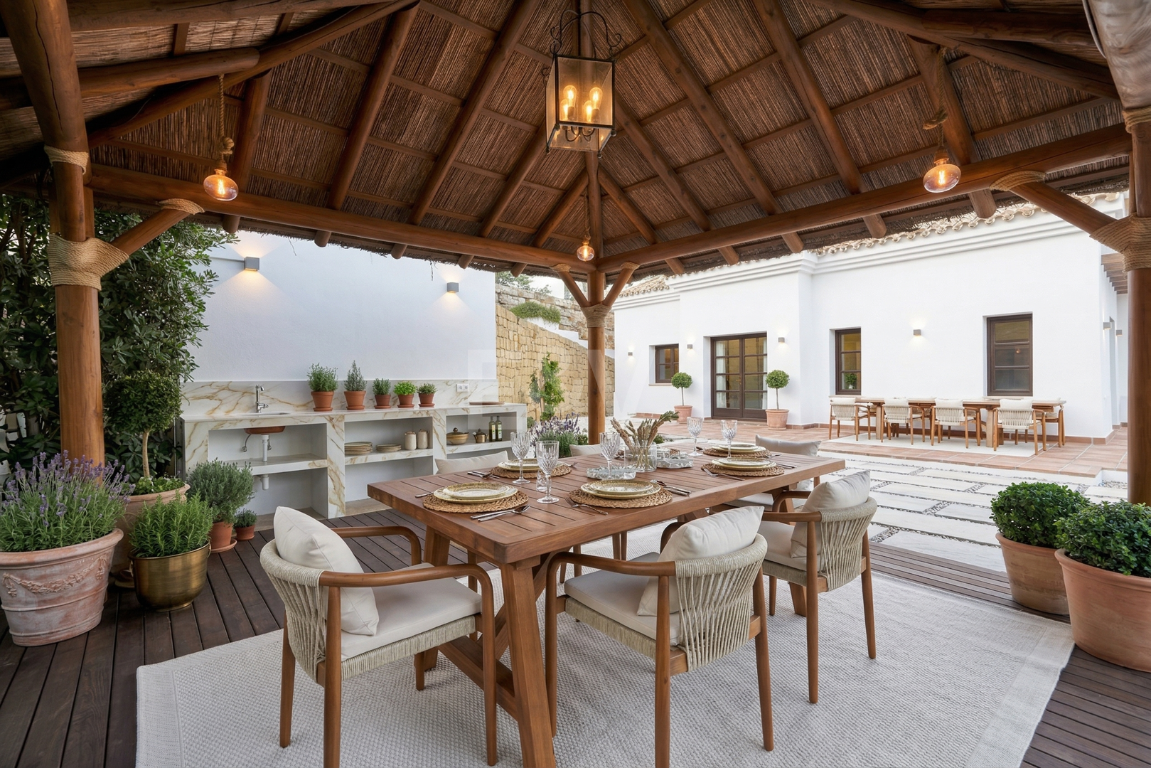 Majestuosa villa andaluza con vistas panorámicas al mar y a la montaña