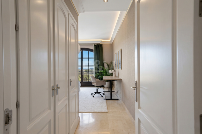 Majestuosa villa andaluza con vistas panorámicas al mar y a la montaña