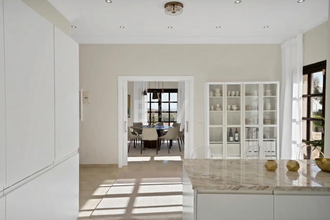 Majestuosa villa andaluza con vistas panorámicas al mar y a la montaña