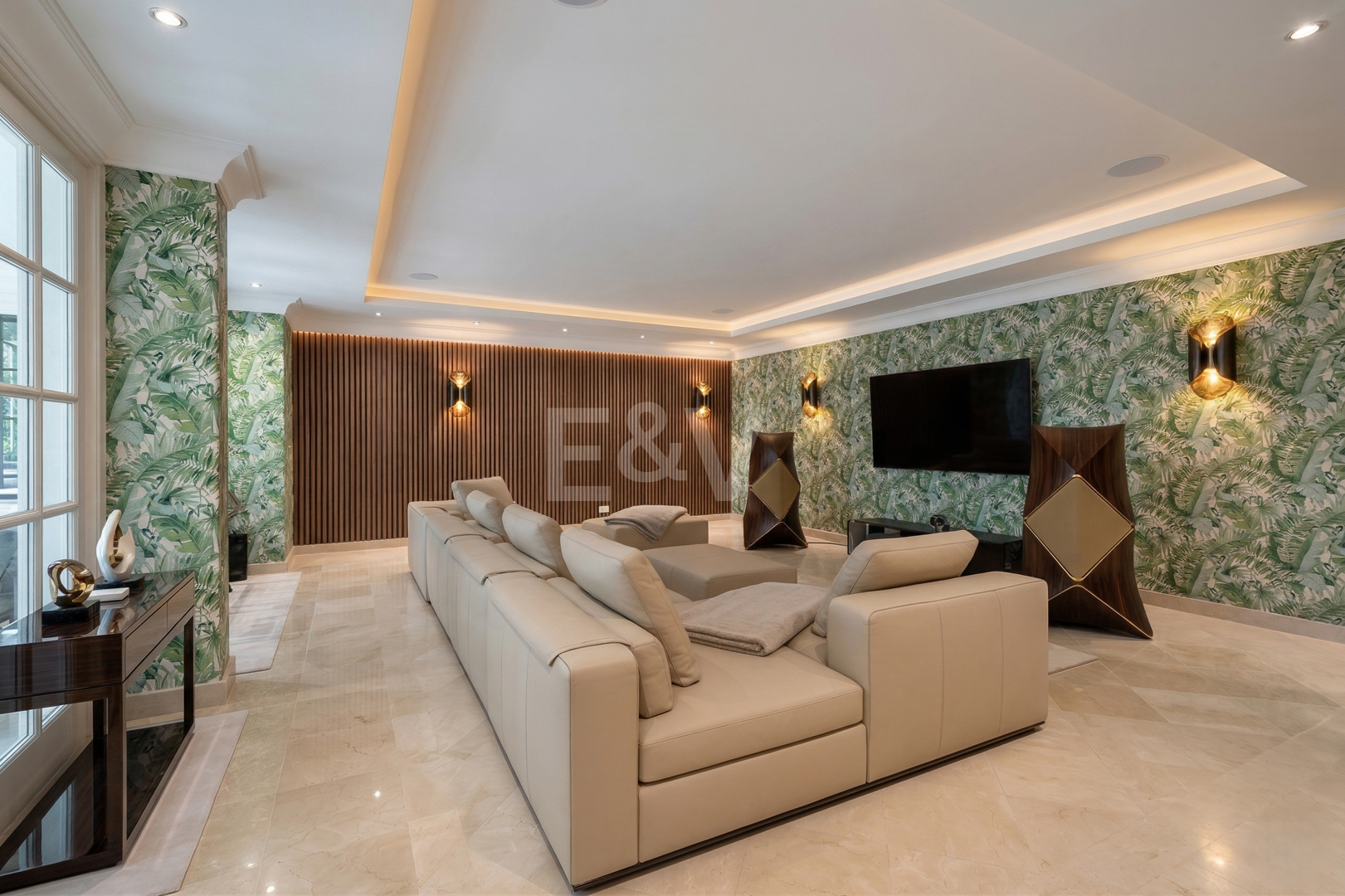 Majestuosa villa andaluza con vistas panorámicas al mar y a la montaña