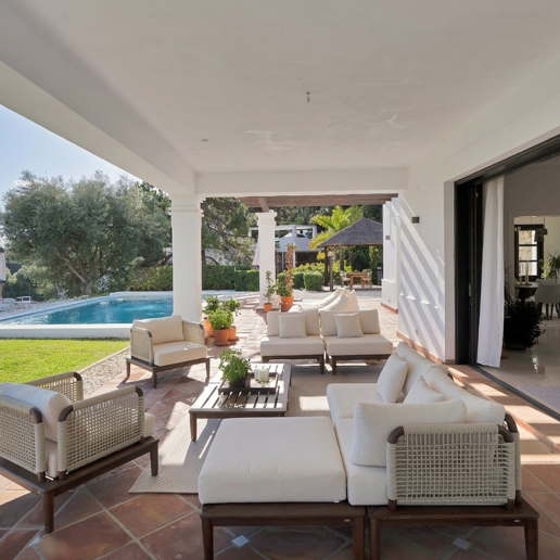 Majestuosa villa andaluza con vistas panorámicas al mar y a la montaña