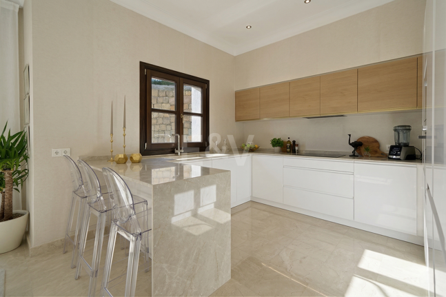 Majestuosa villa andaluza con vistas panorámicas al mar y a la montaña