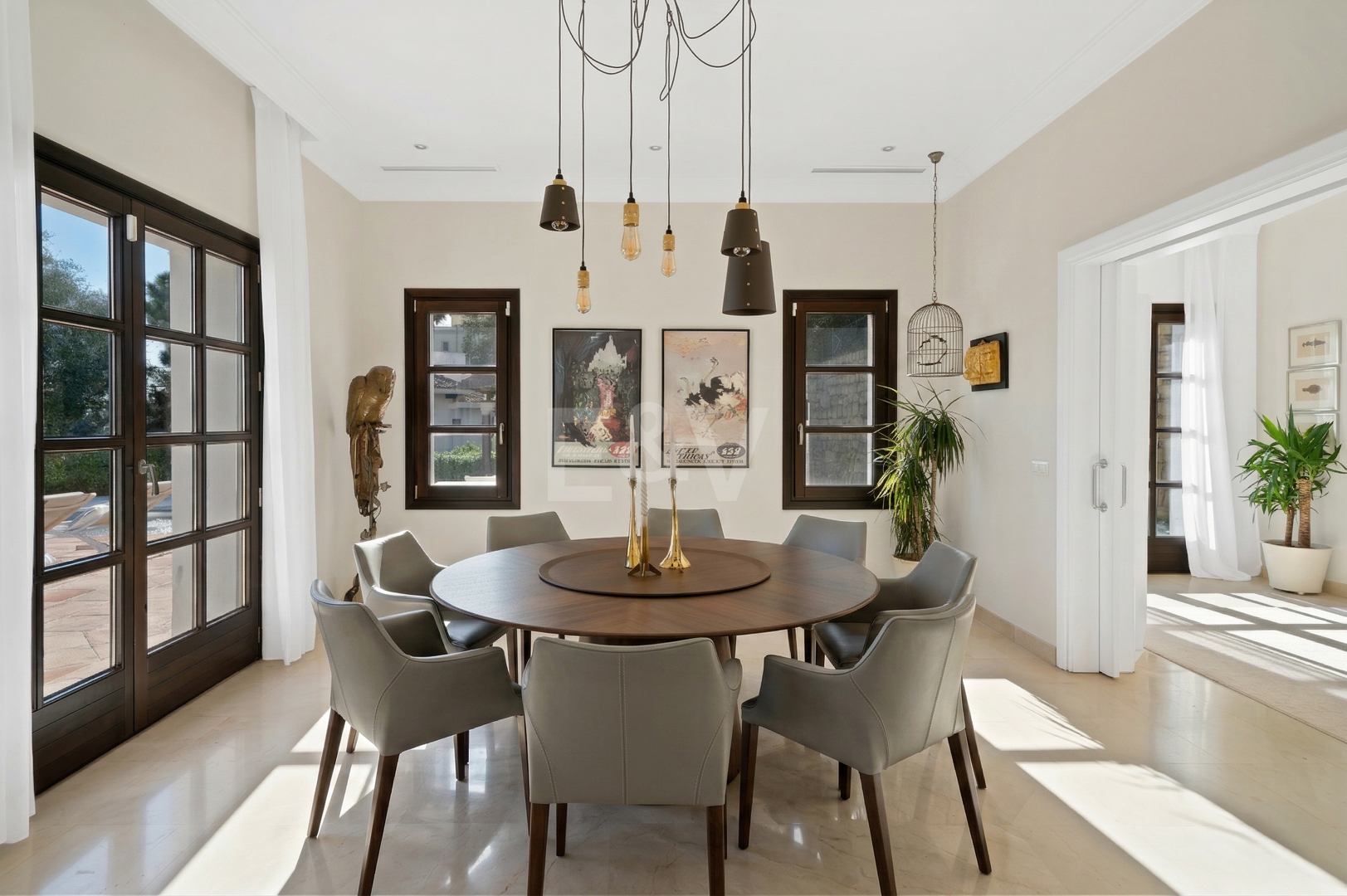 Majestuosa villa andaluza con vistas panorámicas al mar y a la montaña