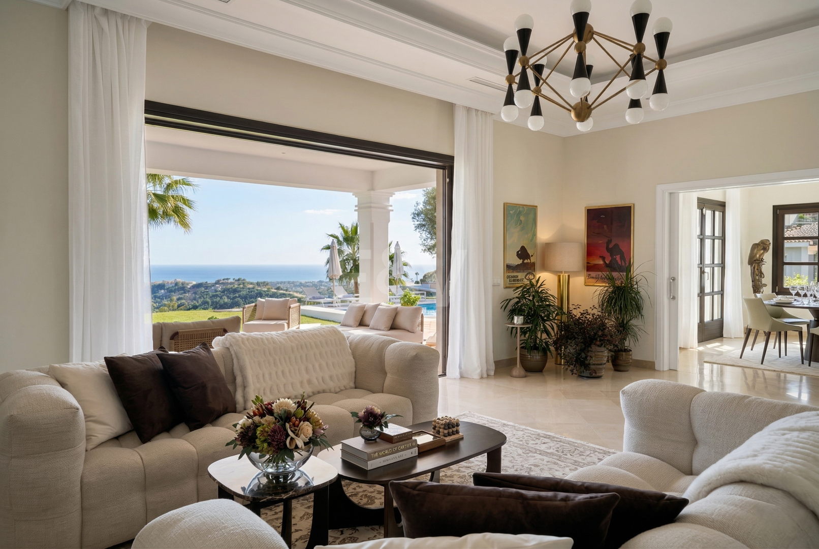 Majestuosa villa andaluza con vistas panorámicas al mar y a la montaña