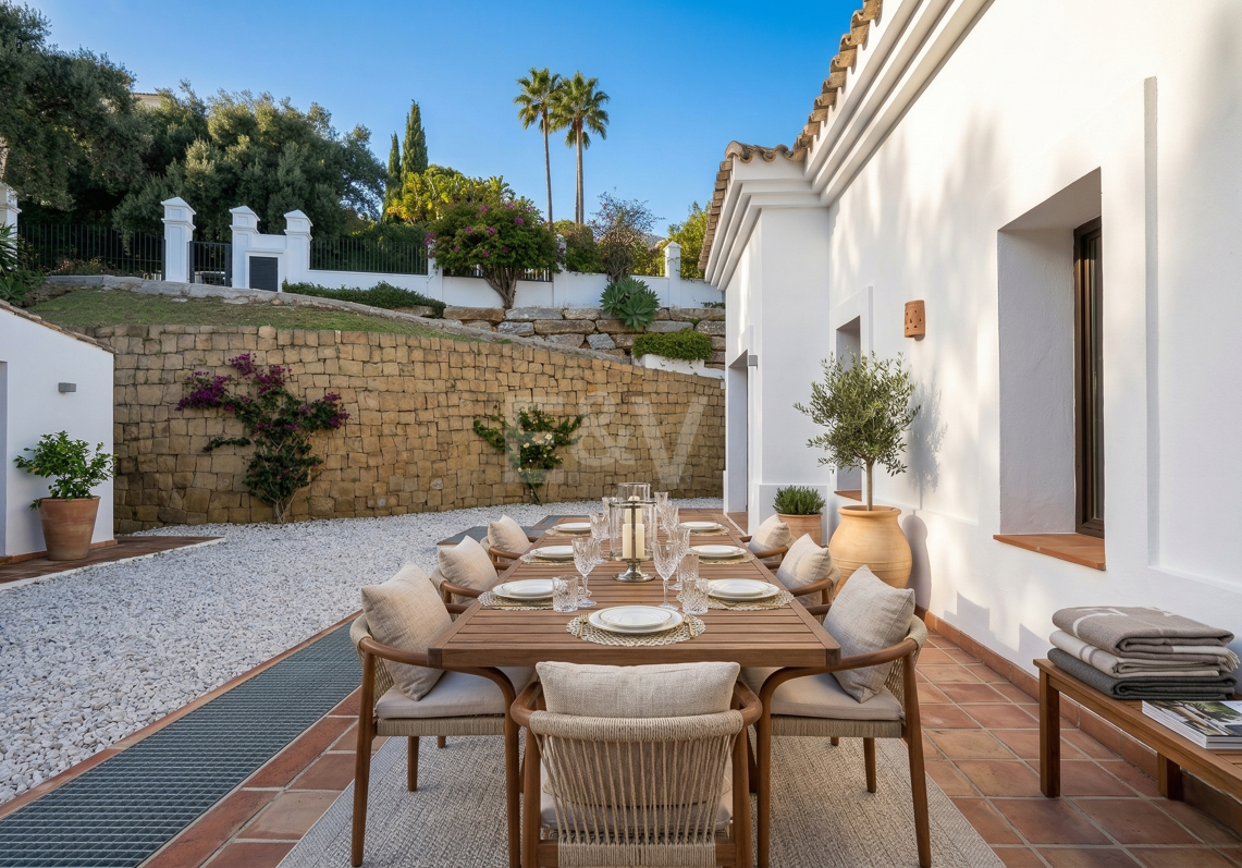 Majestätische andalusische Villa mit Panoramablick auf Meer und Berge