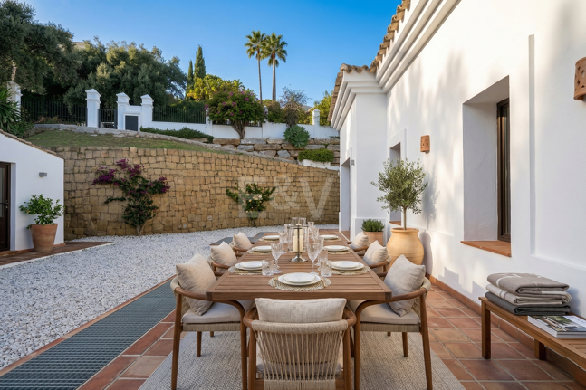 Majestuosa villa andaluza con vistas panorámicas al mar y a la montaña