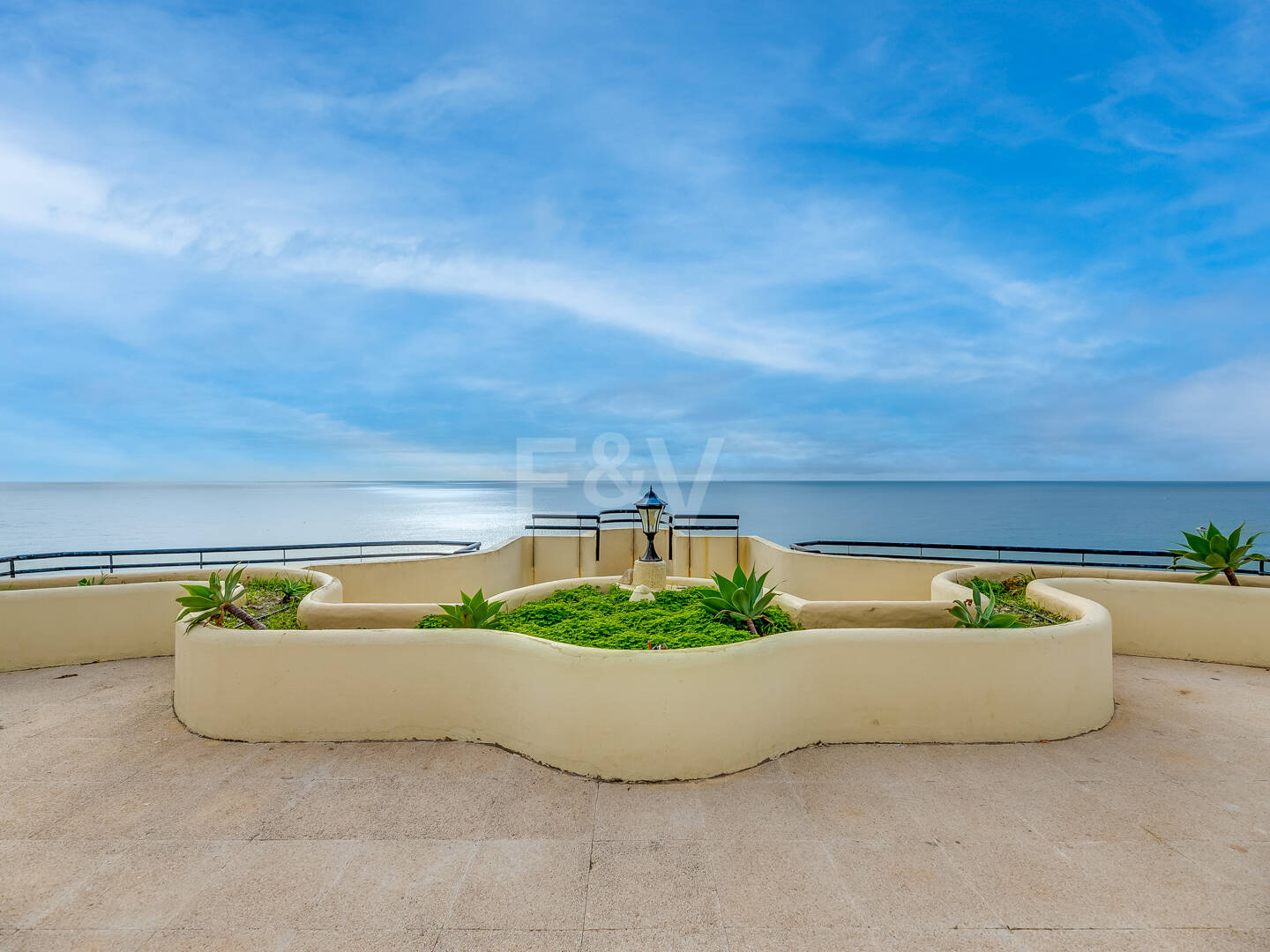 Gemütliche 1-Zimmer-Wohnung direkt am Strand im Zentrum von Marbella – 30 m vom Meer | Langzeitmiete