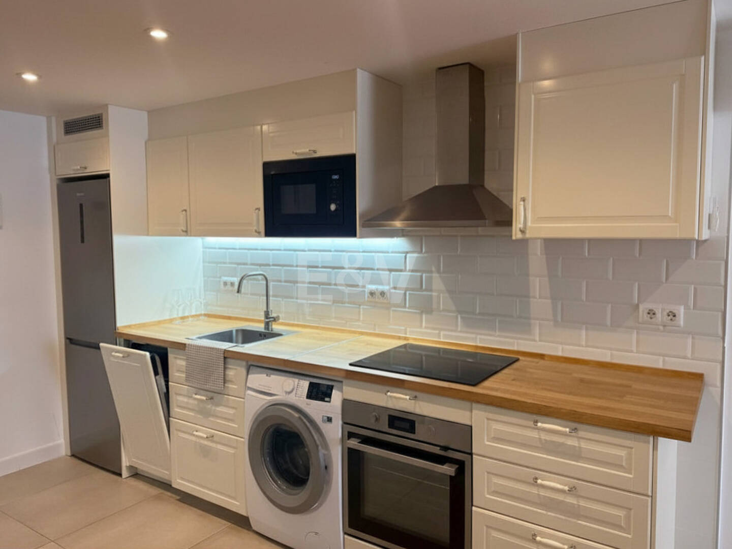 Gemütliche 1-Zimmer-Wohnung direkt am Strand im Zentrum von Marbella – 30 m vom Meer | Langzeitmiete