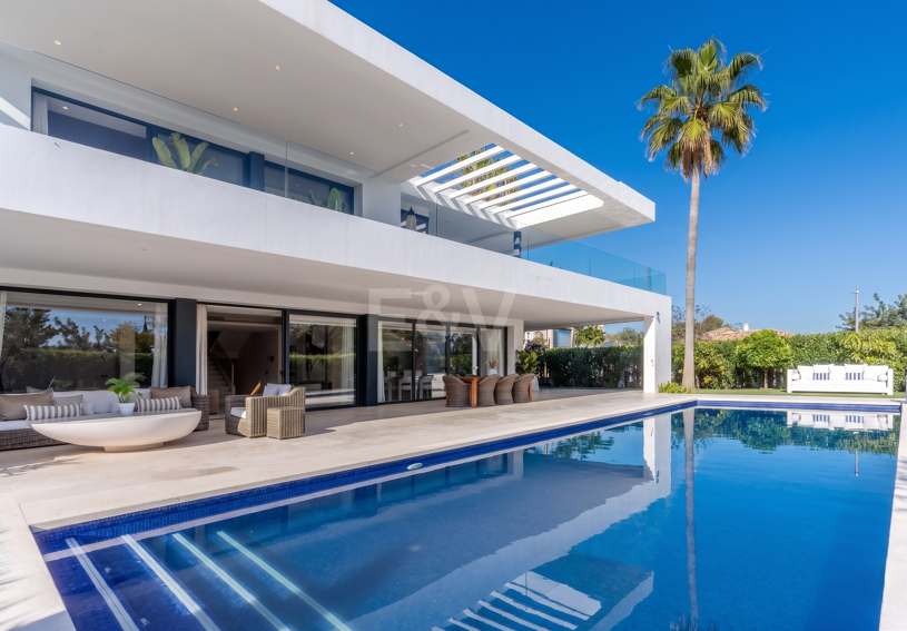 Moderne Villa in Geschlossener Wohnanlage in Gehweite zu Puente Romano und dem Strand