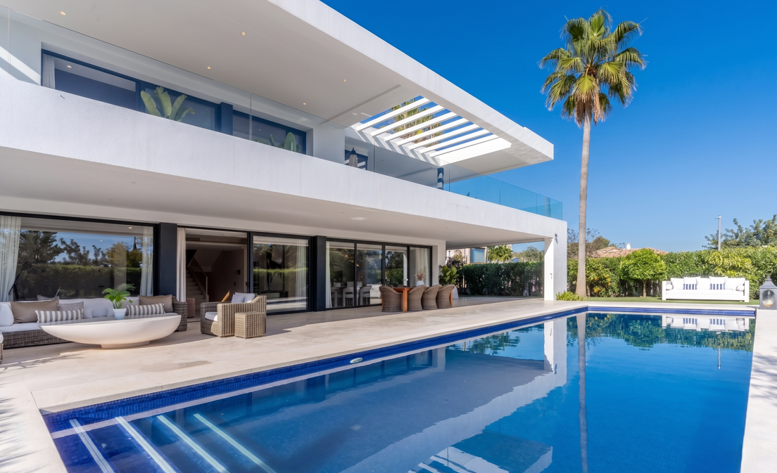 Moderne Villa in Geschlossener Wohnanlage in Gehweite zu Puente Romano und dem Strand