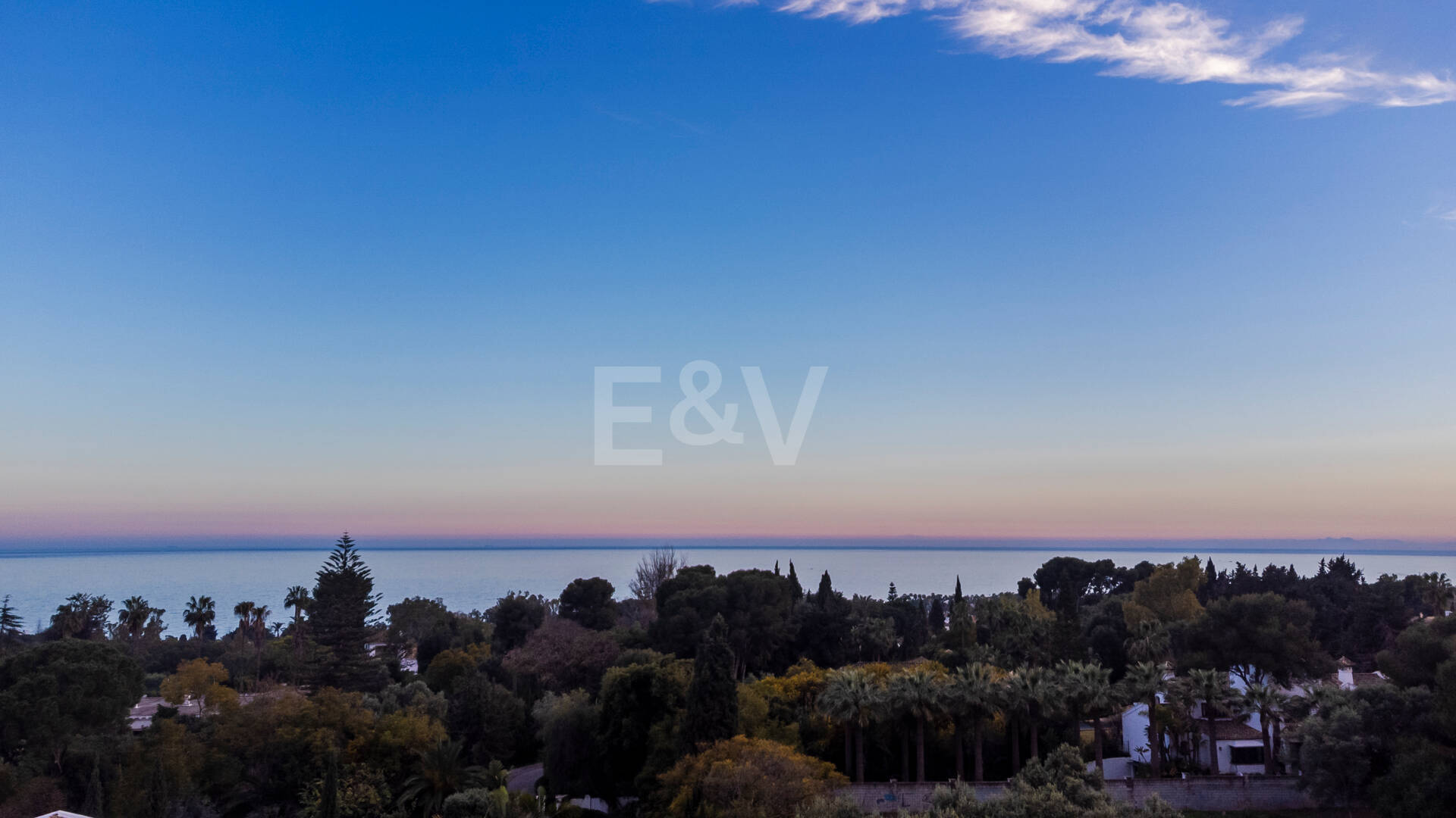 Moderne Villa in Geschlossener Wohnanlage in Gehweite zu Puente Romano und dem Strand