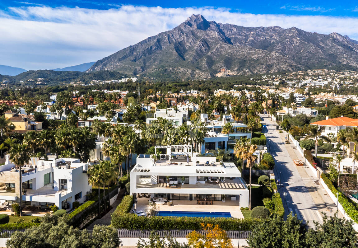 Moderne Villa in Geschlossener Wohnanlage in Gehweite zu Puente Romano und dem Strand