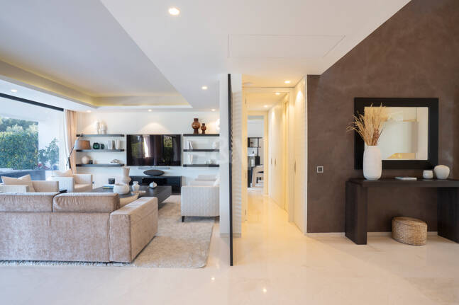 Moderne Villa in Geschlossener Wohnanlage in Gehweite zu Puente Romano und dem Strand