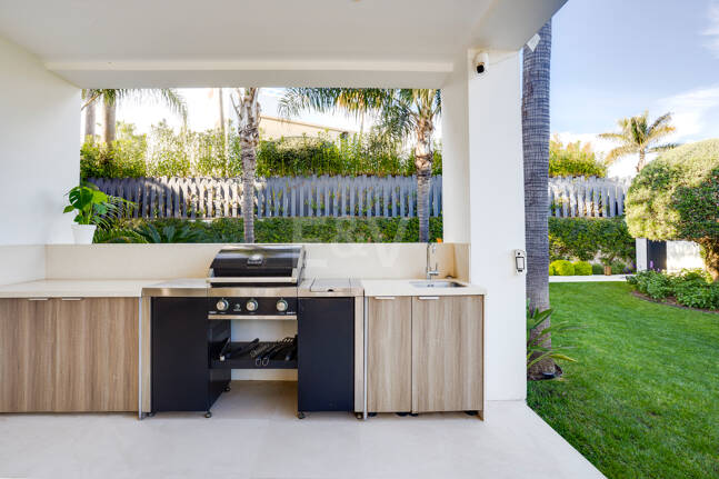 Moderne Villa in Geschlossener Wohnanlage in Gehweite zu Puente Romano und dem Strand