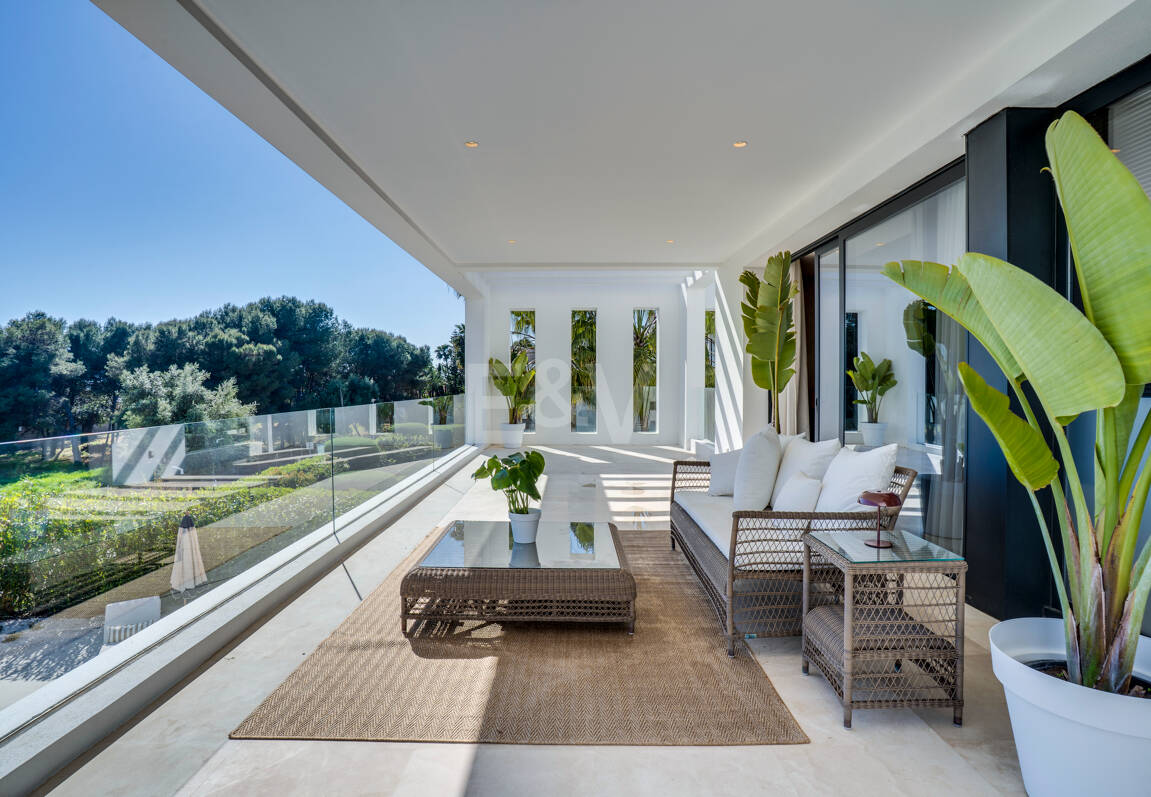 Moderne Villa in Geschlossener Wohnanlage in Gehweite zu Puente Romano und dem Strand