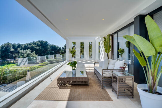 Moderne Villa in Geschlossener Wohnanlage in Gehweite zu Puente Romano und dem Strand