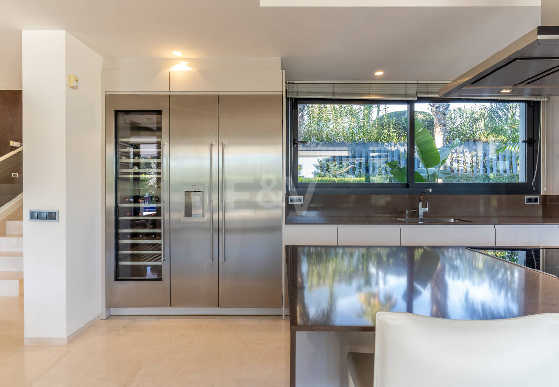 Moderne Villa in Geschlossener Wohnanlage in Gehweite zu Puente Romano und dem Strand