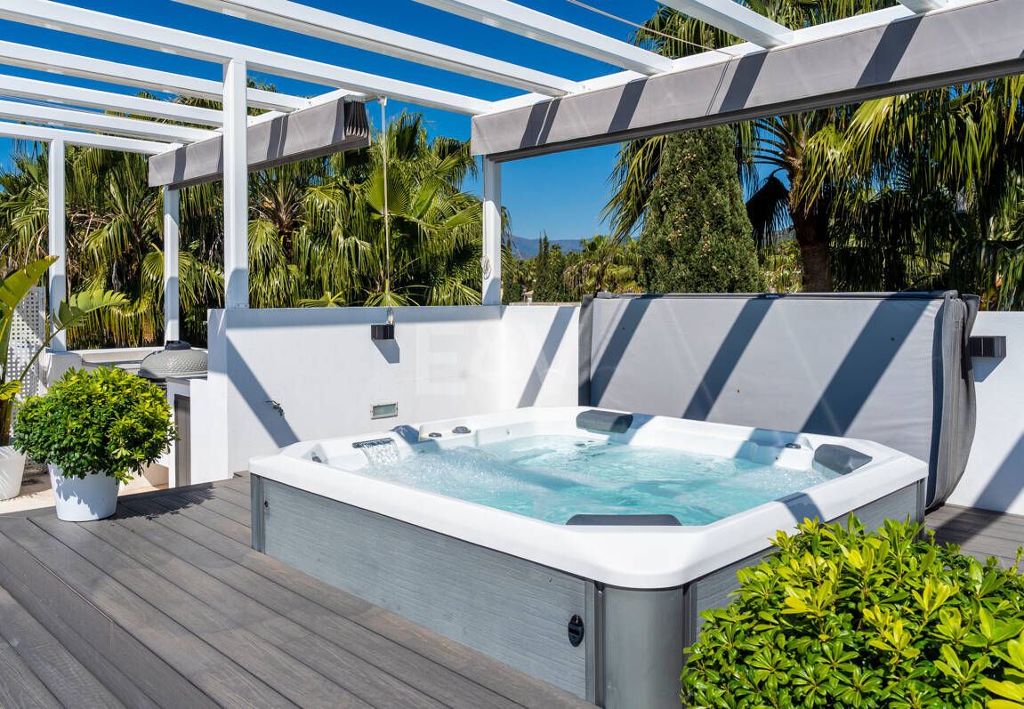 Moderne Villa in Geschlossener Wohnanlage in Gehweite zu Puente Romano und dem Strand