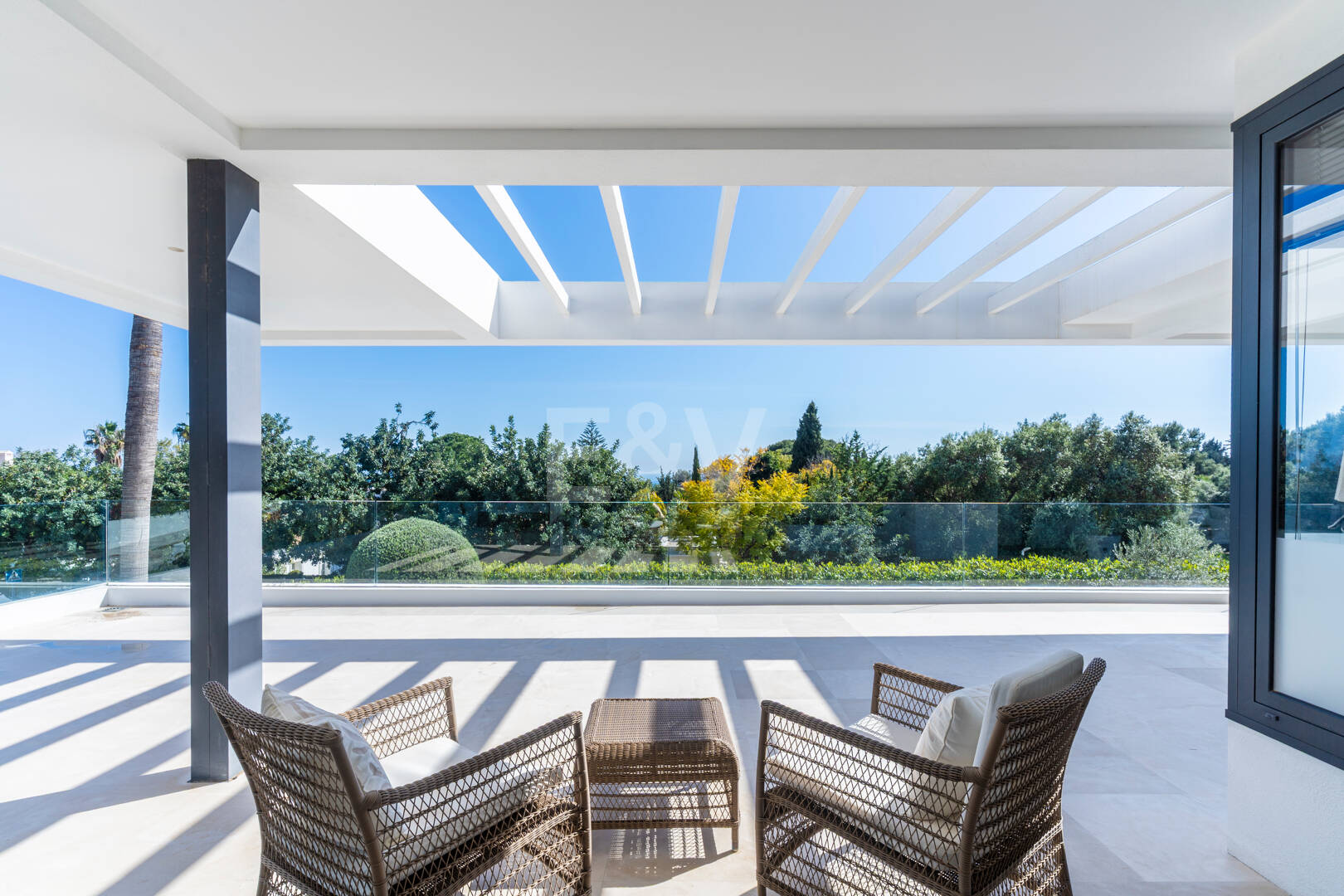 Moderne Villa in Geschlossener Wohnanlage in Gehweite zu Puente Romano und dem Strand