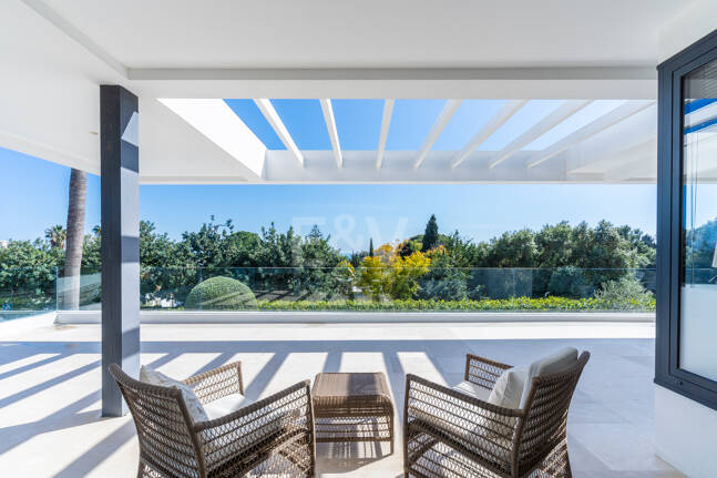 Moderne Villa in Geschlossener Wohnanlage in Gehweite zu Puente Romano und dem Strand