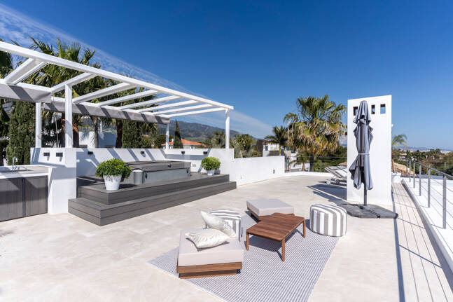 Moderne Villa in Geschlossener Wohnanlage in Gehweite zu Puente Romano und dem Strand