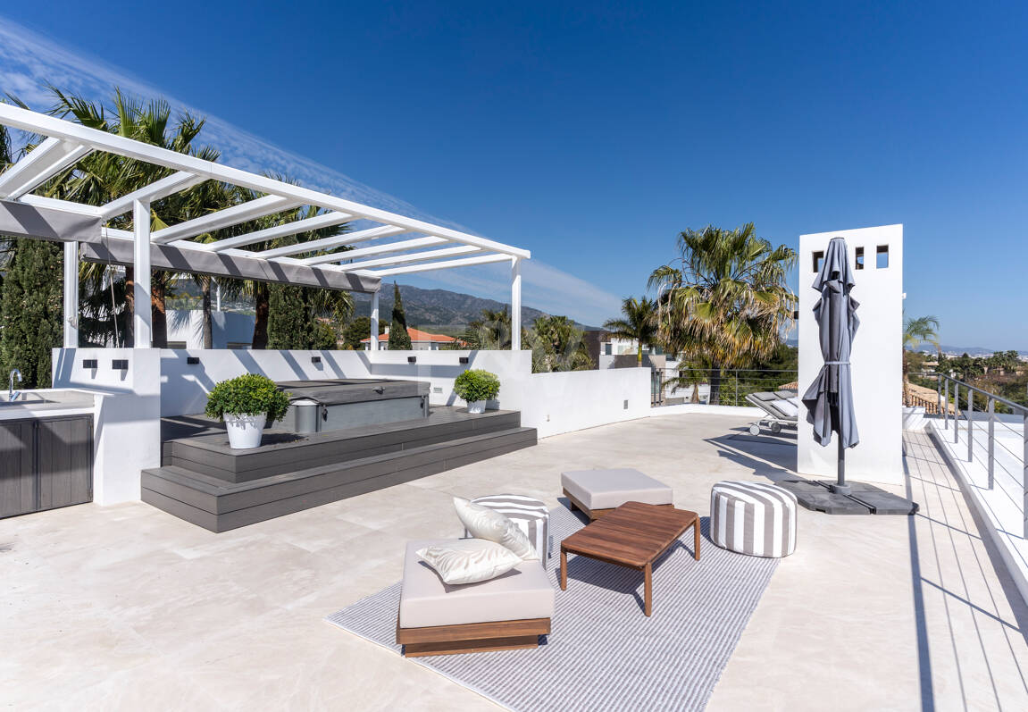 Moderne Villa in Geschlossener Wohnanlage in Gehweite zu Puente Romano und dem Strand