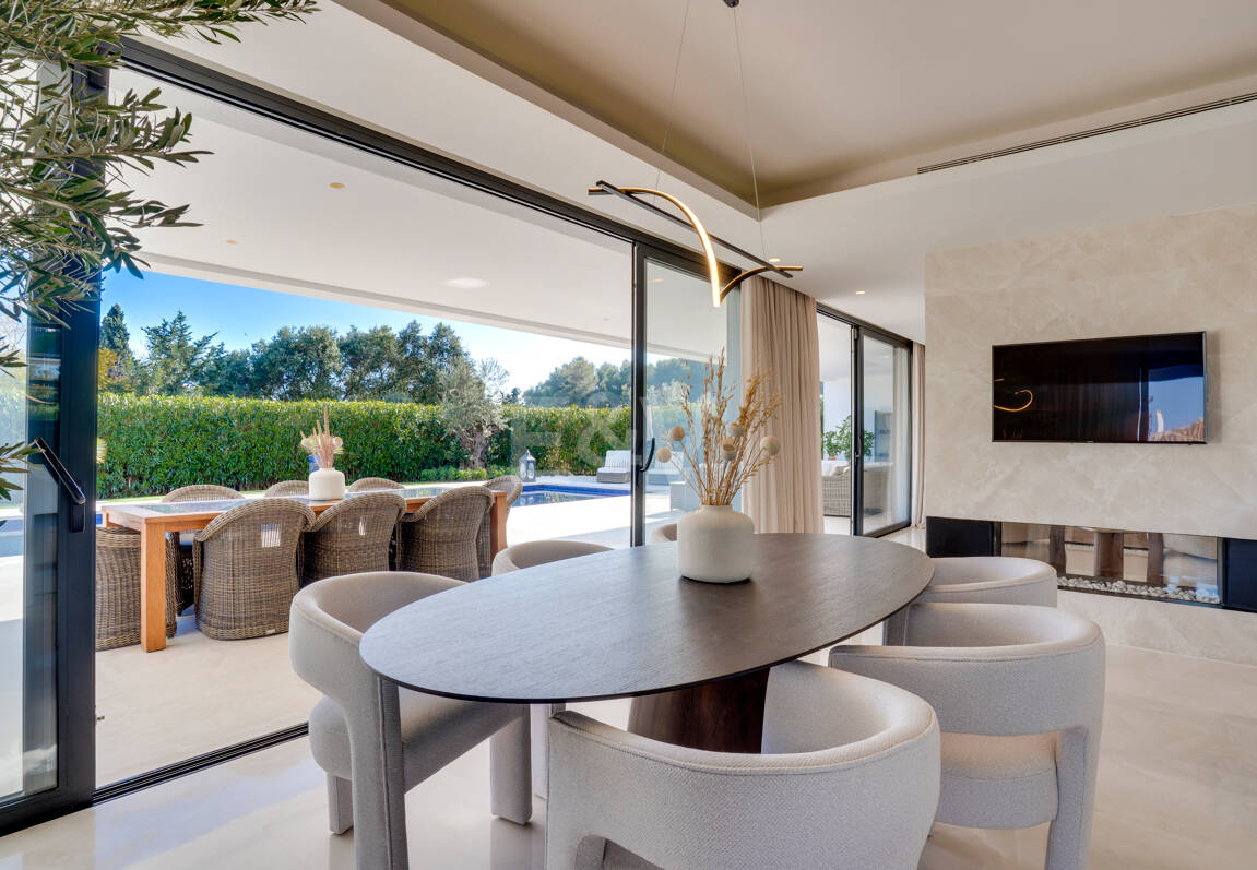 Moderne Villa in Geschlossener Wohnanlage in Gehweite zu Puente Romano und dem Strand