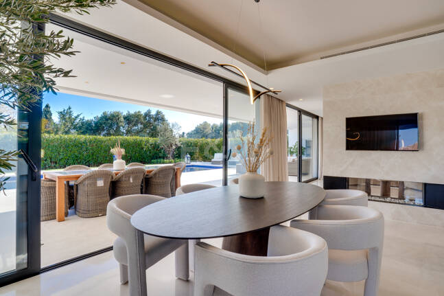 Moderne Villa in Geschlossener Wohnanlage in Gehweite zu Puente Romano und dem Strand