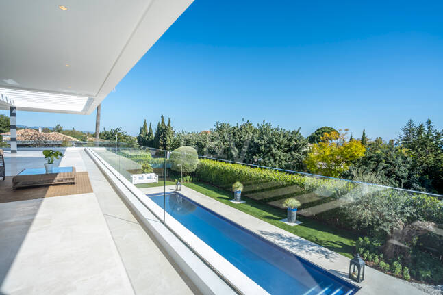 Moderne Villa in Geschlossener Wohnanlage in Gehweite zu Puente Romano und dem Strand