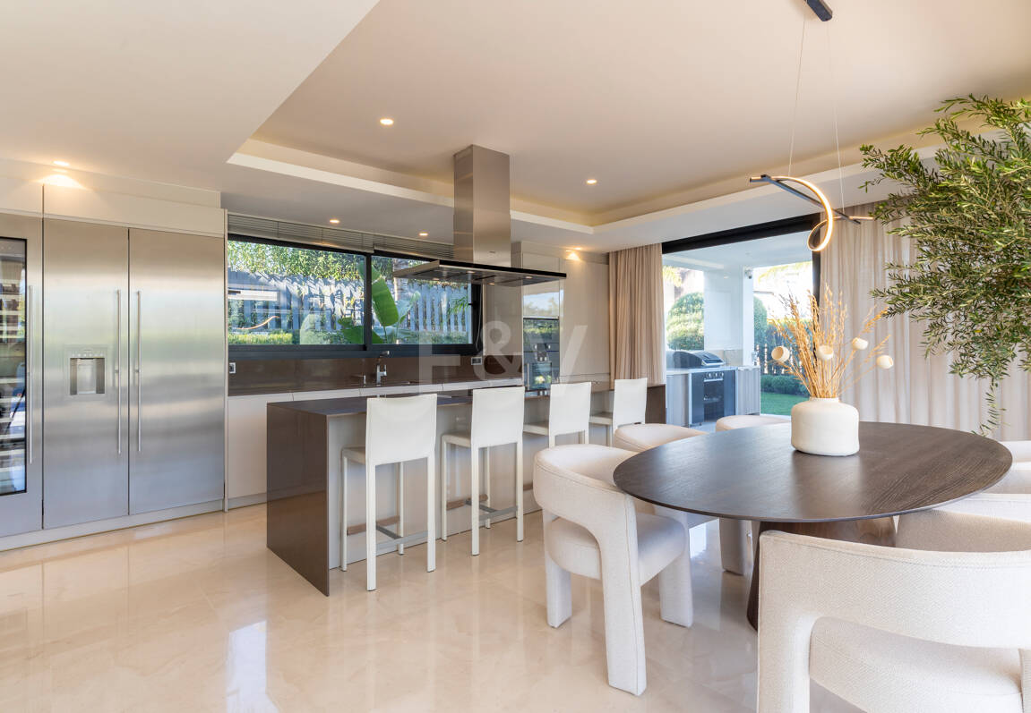 Moderne Villa in Geschlossener Wohnanlage in Gehweite zu Puente Romano und dem Strand