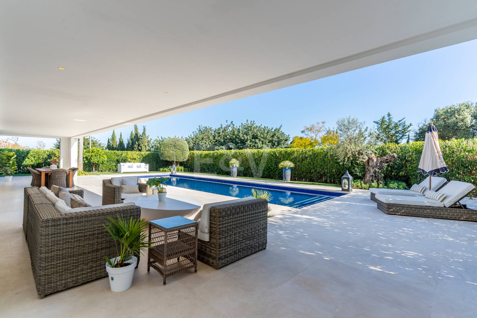 Moderne Villa in Geschlossener Wohnanlage in Gehweite zu Puente Romano und dem Strand