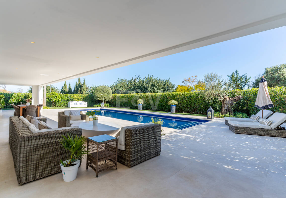 Moderne Villa in Geschlossener Wohnanlage in Gehweite zu Puente Romano und dem Strand