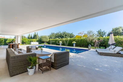 Moderne Villa in Geschlossener Wohnanlage in Gehweite zu Puente Romano und dem Strand