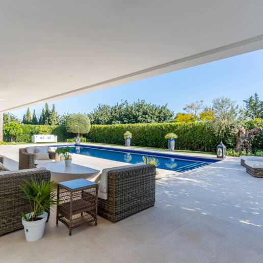 Moderne Villa in Geschlossener Wohnanlage in Gehweite zu Puente Romano und dem Strand