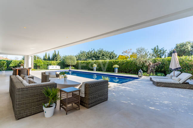 Moderne Villa in Geschlossener Wohnanlage in Gehweite zu Puente Romano und dem Strand