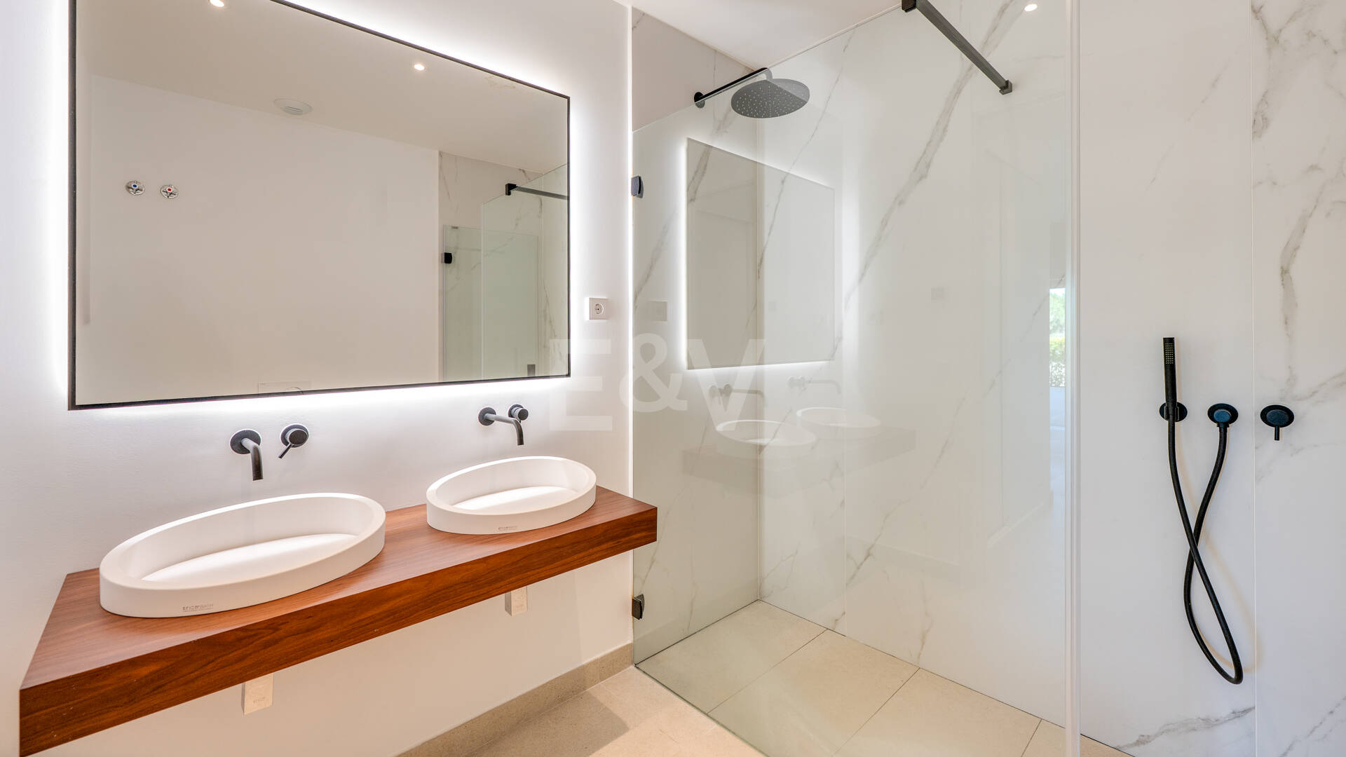 Garden Apartment z prywatnym ogrodem i widokiem na morze