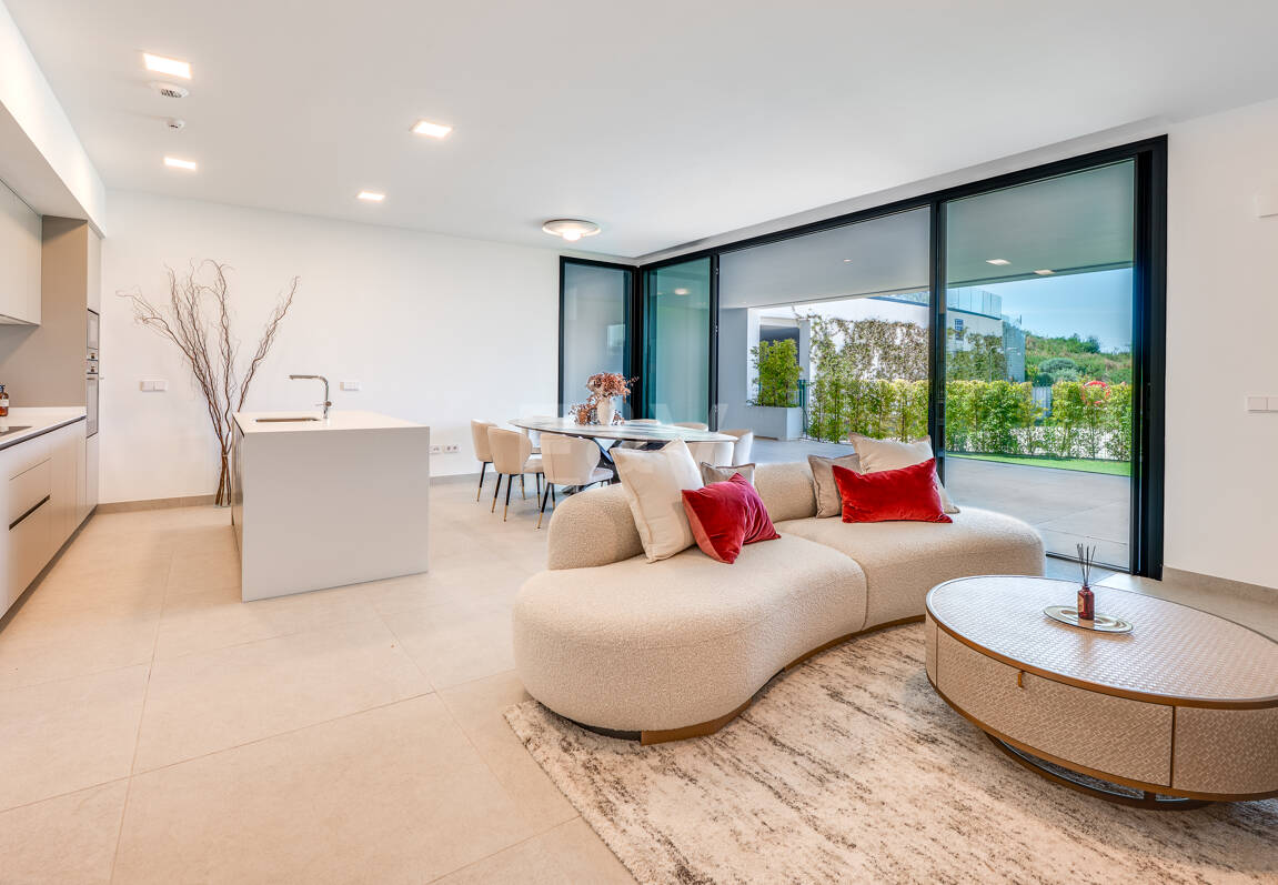Garden Apartment z prywatnym ogrodem i widokiem na morze