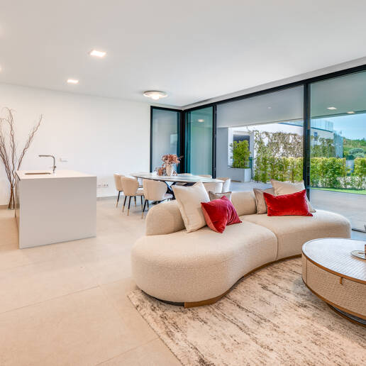 Garden Apartment z prywatnym ogrodem i widokiem na morze