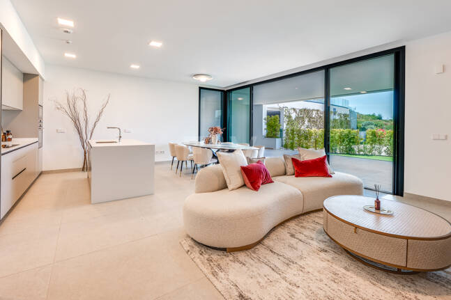 Garden Apartment z prywatnym ogrodem i widokiem na morze