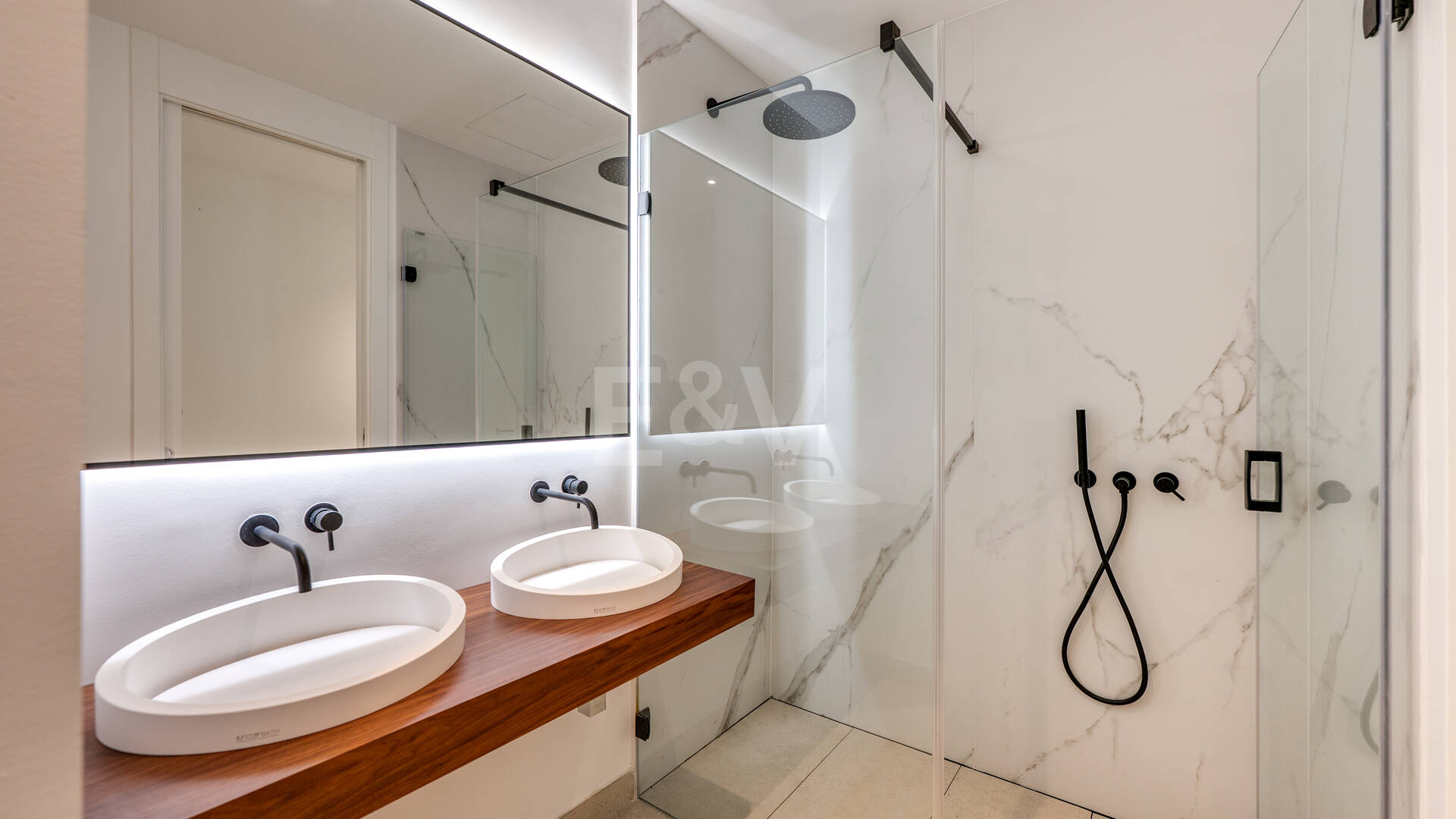 Garden Apartment z prywatnym ogrodem i widokiem na morze