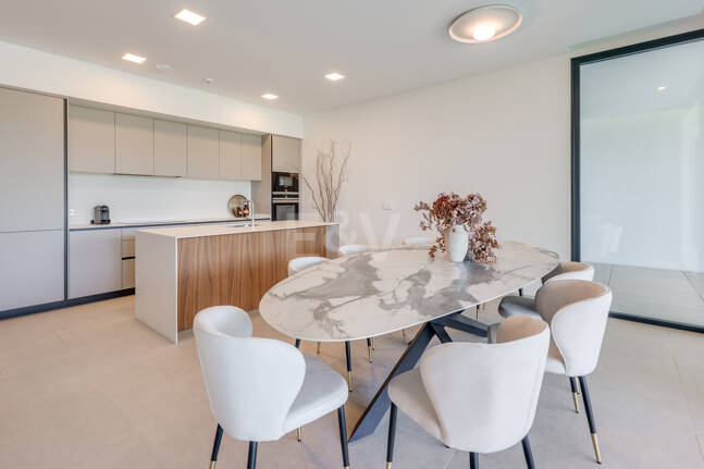 Garden Apartment z prywatnym ogrodem i widokiem na morze