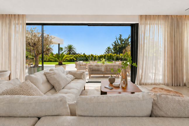 Villa junto a la playa con vistas al mar, solárium en azotea y zona de bienestar