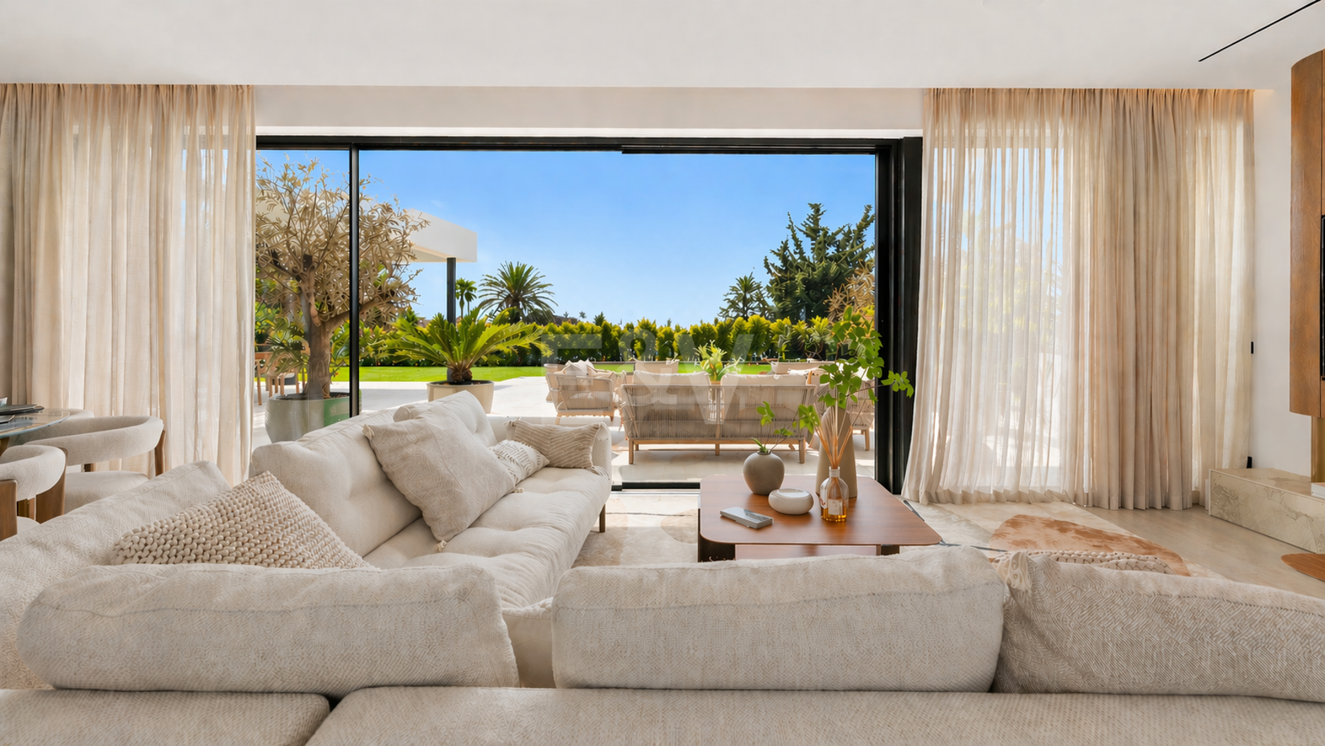 Villa junto a la playa con vistas al mar, solárium en azotea y zona de bienestar