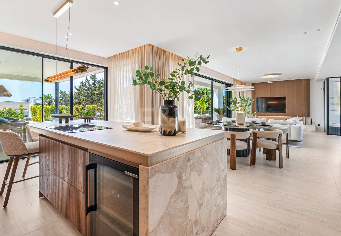 Villa junto a la playa con vistas al mar, solárium en azotea y zona de bienestar