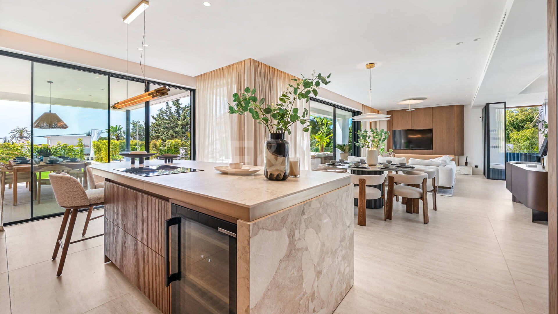 Villa junto a la playa con vistas al mar, solárium en azotea y zona de bienestar