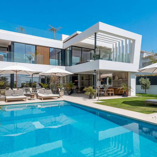 Villa junto a la playa con vistas al mar, solárium en azotea y zona de bienestar