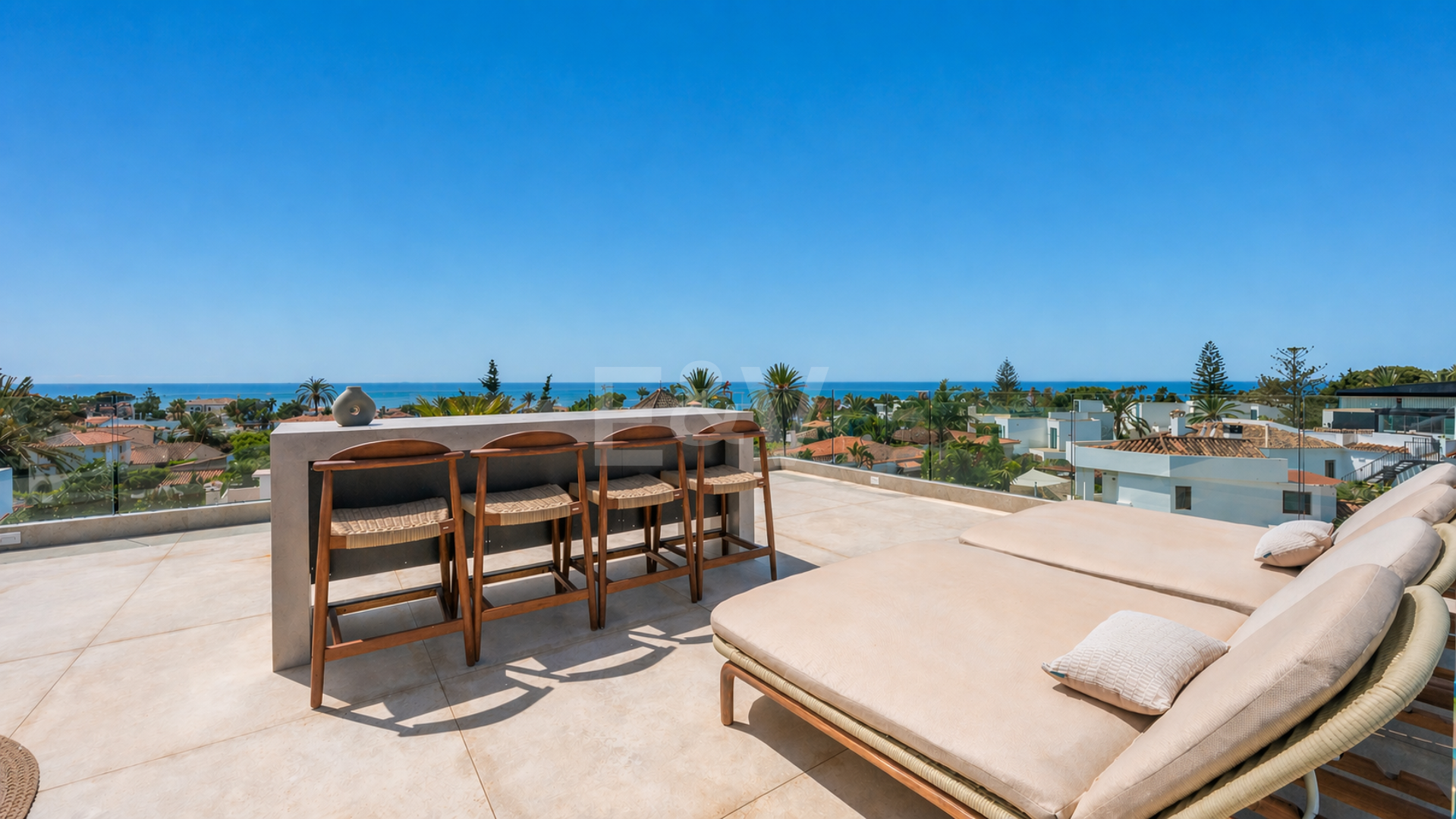 Villa junto a la playa con vistas al mar, solárium en azotea y zona de bienestar