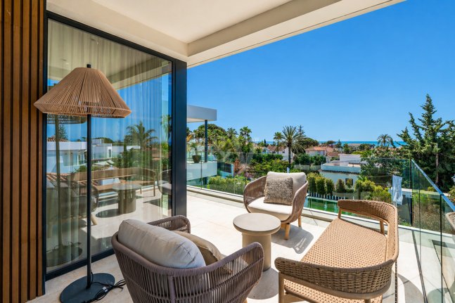 Villa junto a la playa con vistas al mar, solárium en azotea y zona de bienestar