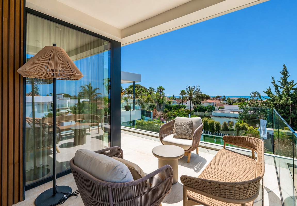 Villa junto a la playa con vistas al mar, solárium en azotea y zona de bienestar