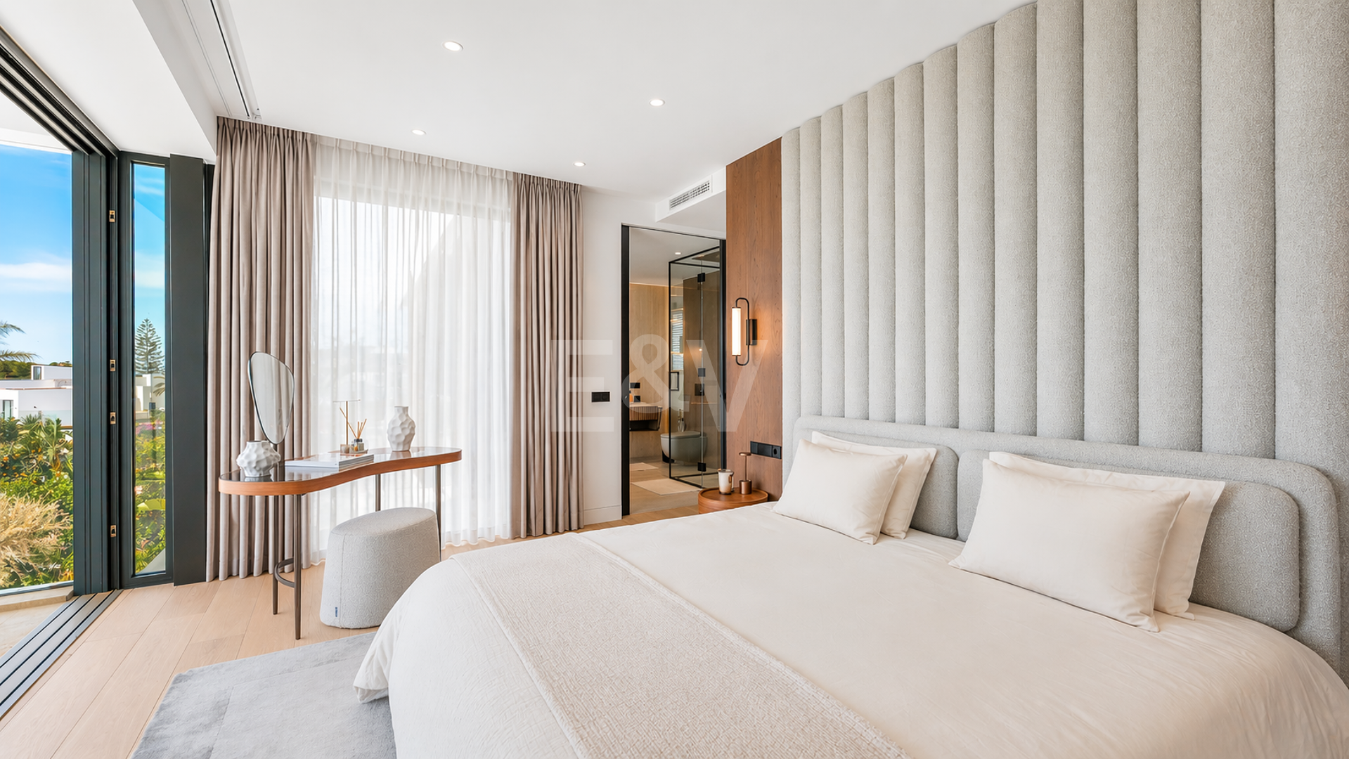 Villa junto a la playa con vistas al mar, solárium en azotea y zona de bienestar